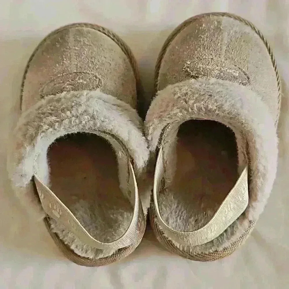 Toddler Bearpaw Slippers - Picture 4 of 6
